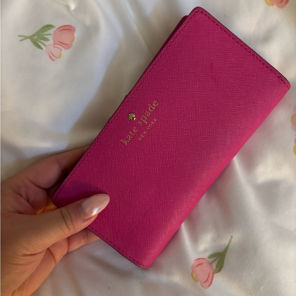 Pink Kate Spade New York wallet #KateSpade